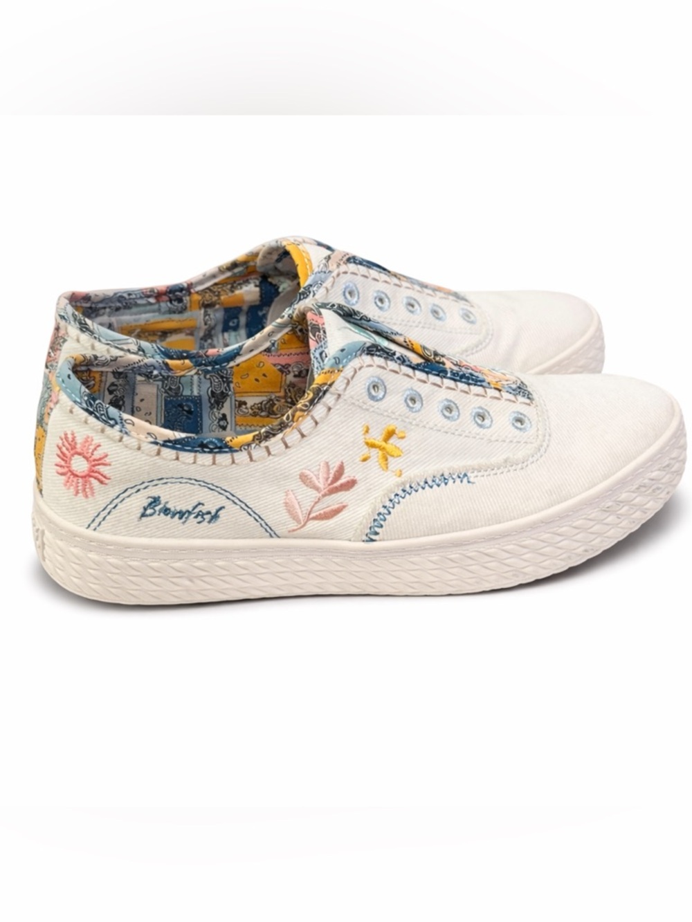 Blowfish Malibu super sweet embroidered slip on sneaker- Size 9 - Picture 3 of 4